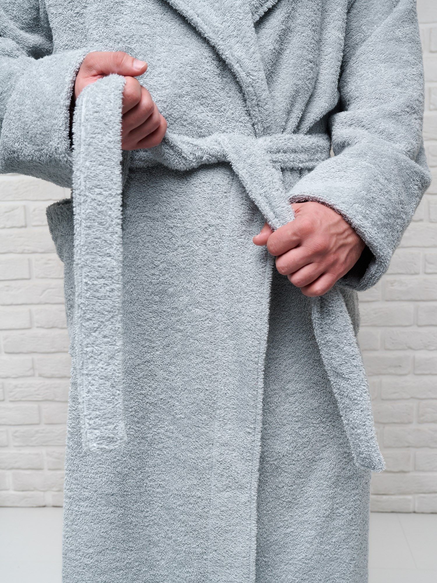 снимок Халат мужской махровый PandaHug с капюшоном, светло-серый от магазина BIO-TEXTILES ОПТ