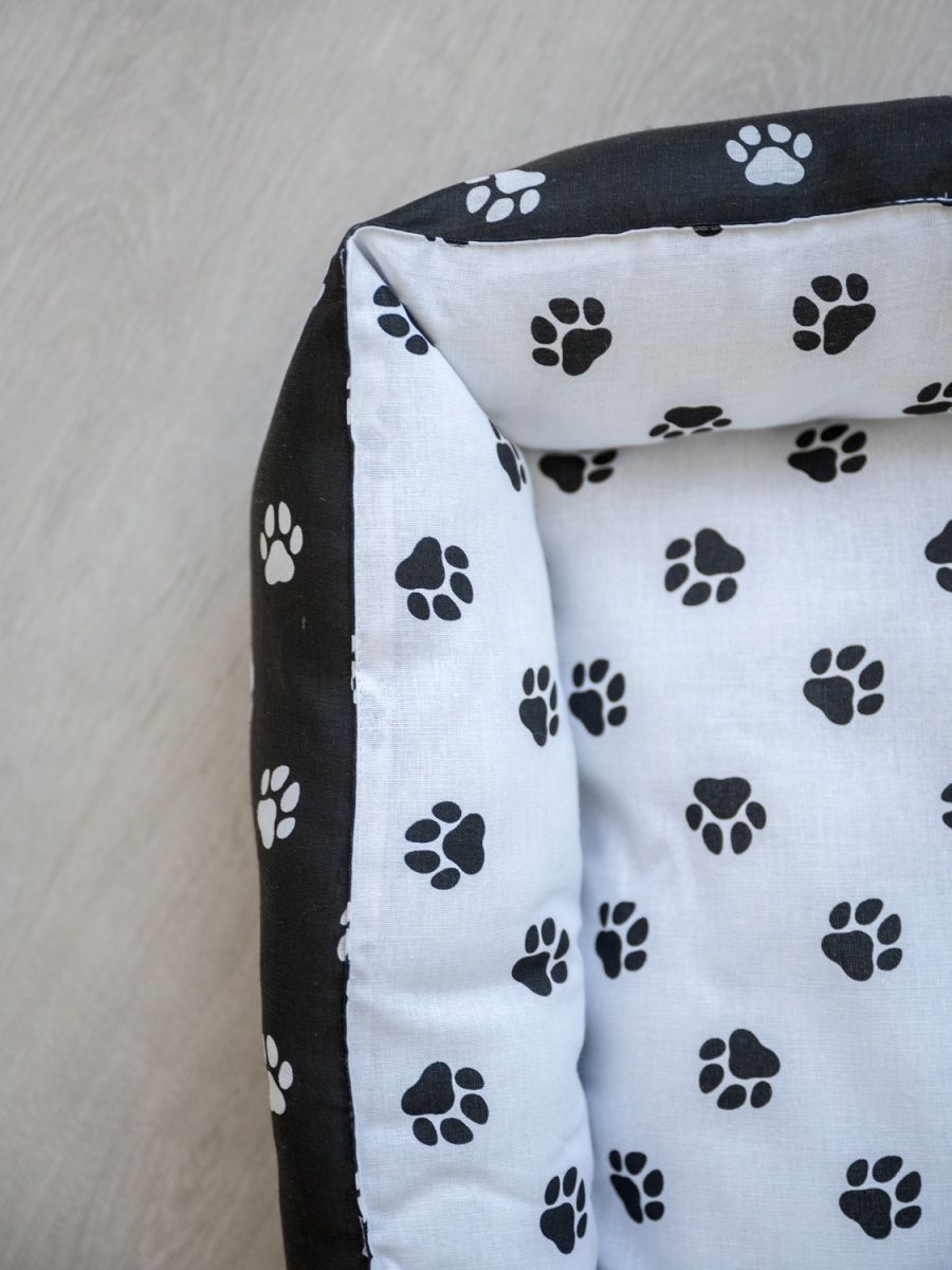 снимок Лежак для кошек и собак "лапки черные" от магазина BIO-TEXTILES ОПТ