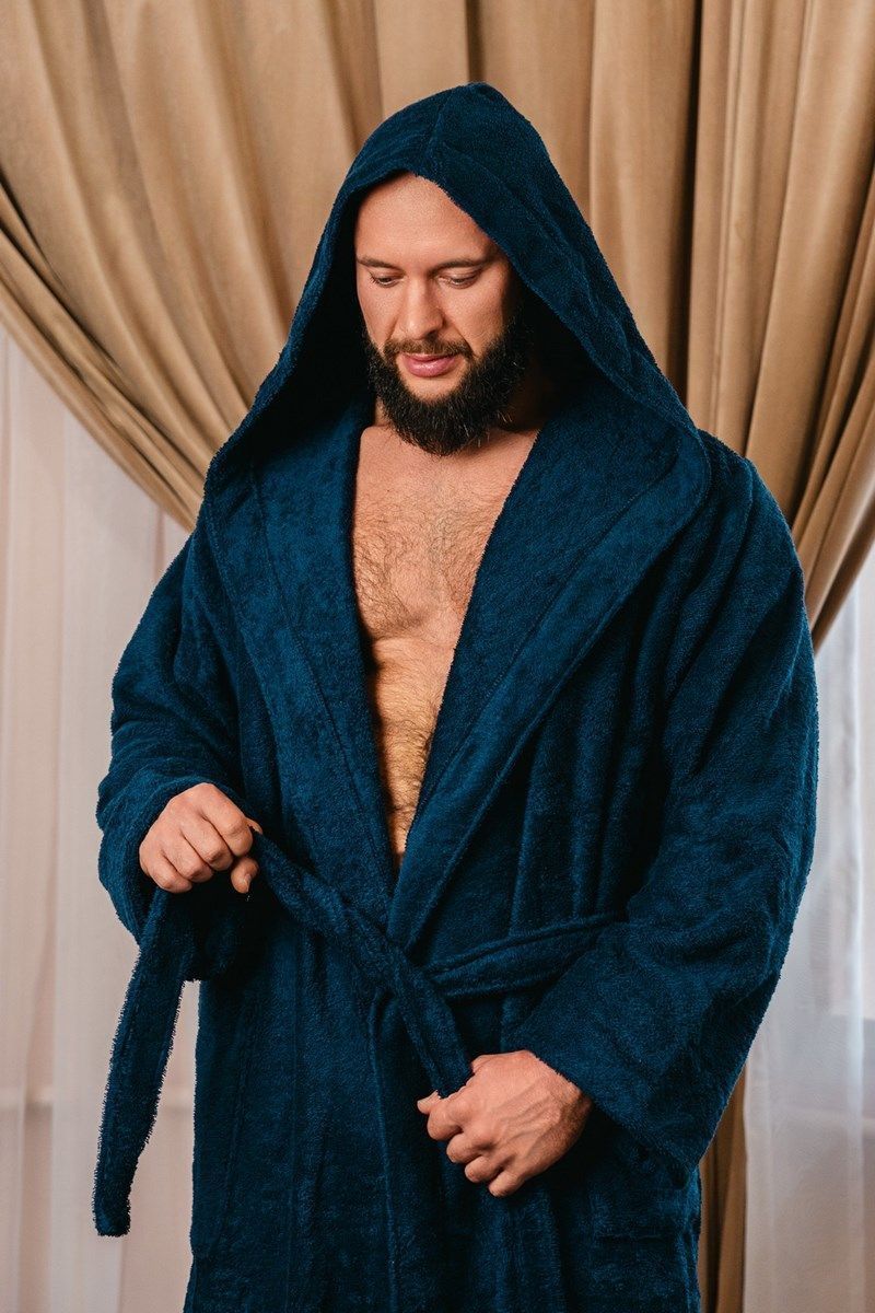 снимок Халат махровый с капюшоном, темно-синий с вышивкой от магазина BIO-TEXTILES ОПТ
