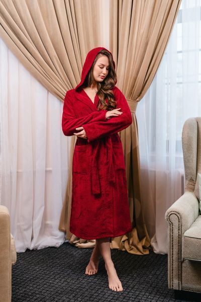 Халат махровый женский с капюшоном бордовый