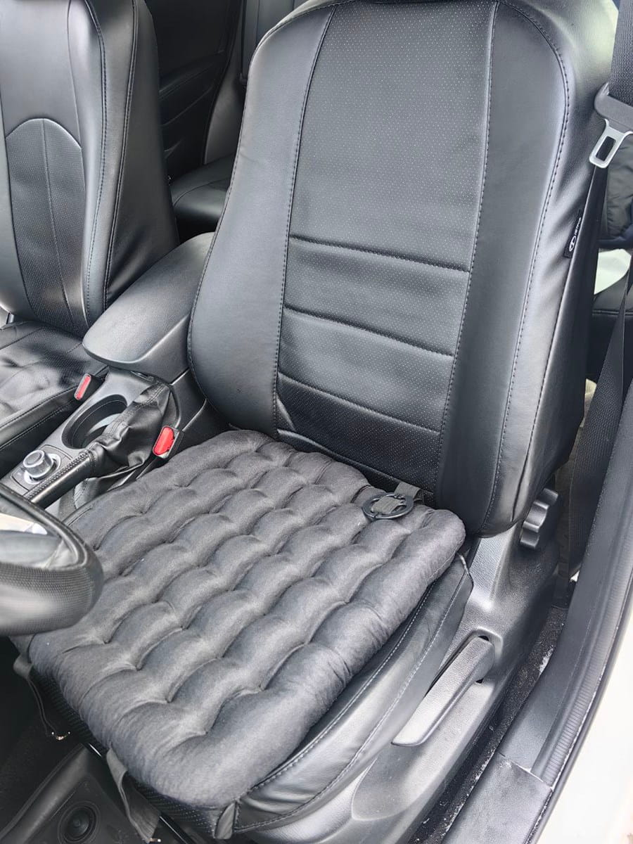 снимок Подушка автомобильная на сиденье "АВТО-БИО" черная 50*45 с креплением от магазина BIO-TEXTILES ОПТ