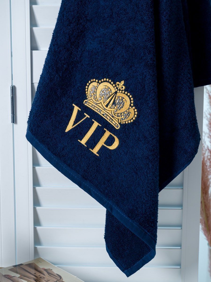 снимок Полотенце с вышивкой 70*140 "VIP" темно-синее от магазина BIO-TEXTILES ОПТ